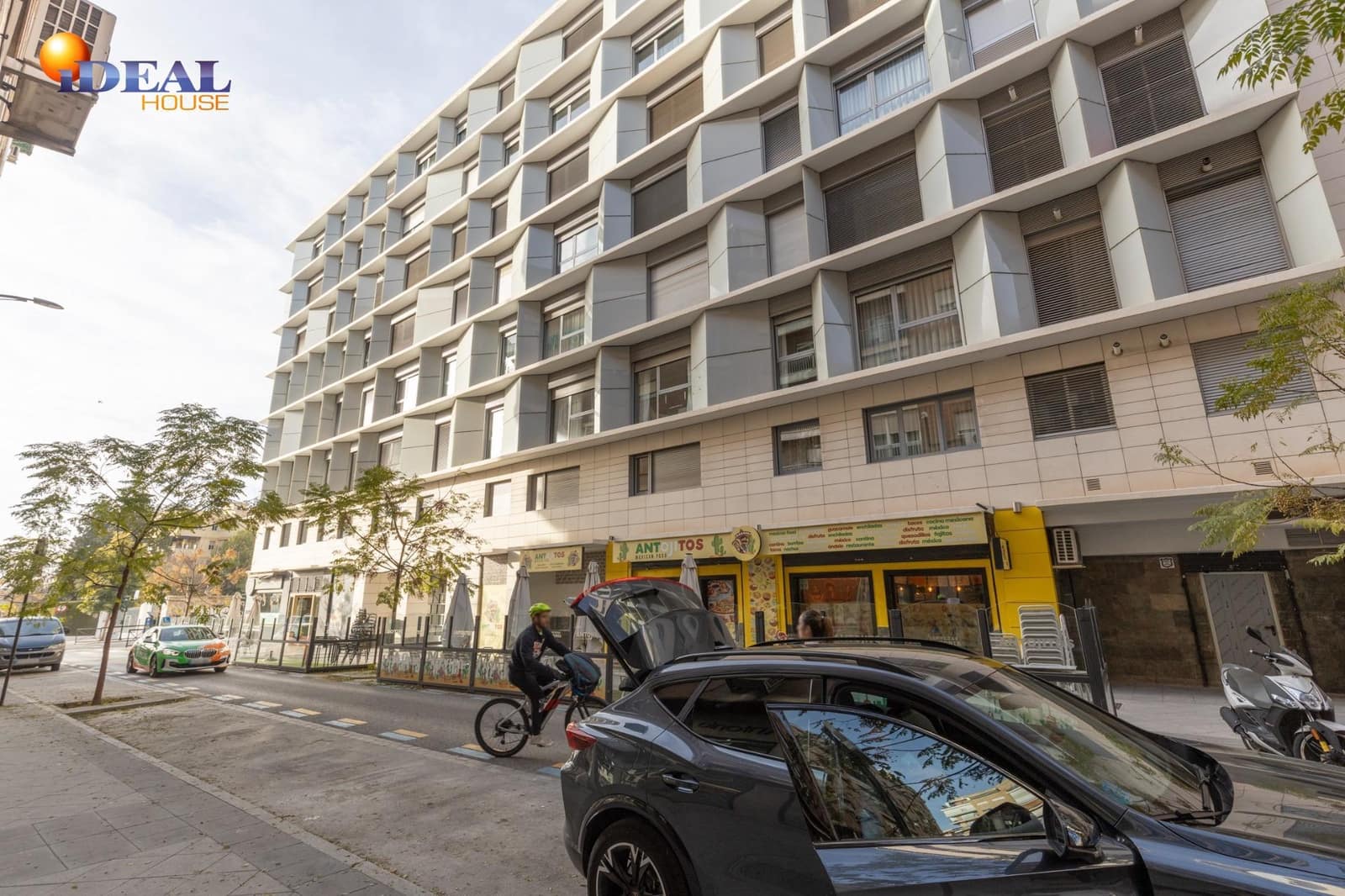 2 bedroom Flat for sale in Granada city with garage - € 356,500 (Ref: 9472931)