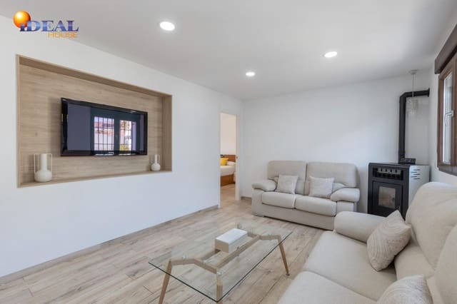 5 bedroom Villa for sale in La Zubia with garage - € 420,000 (Ref: 9472932)