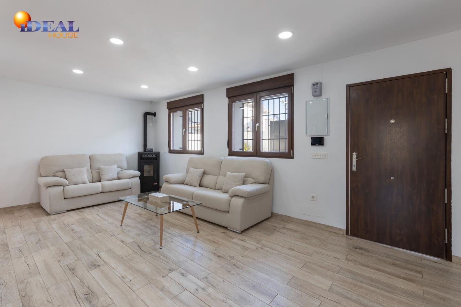 5 bedroom Villa for sale in La Zubia with garage - € 420,000 (Ref: 9472932)