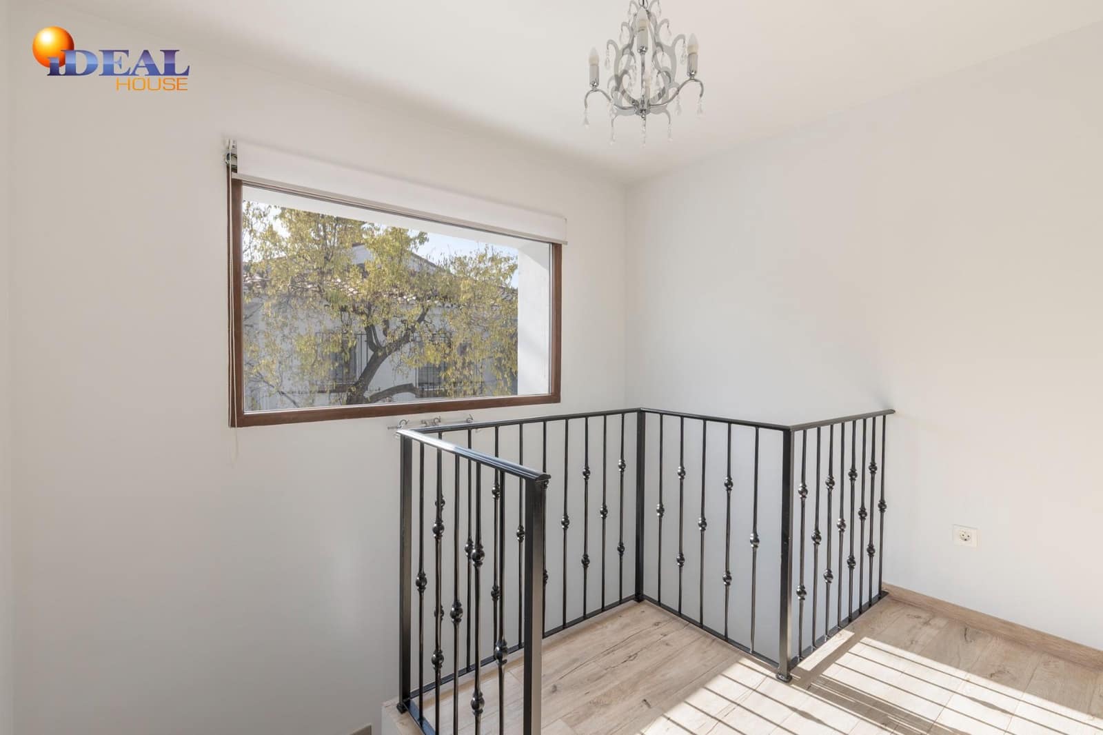 5 bedroom Villa for sale in La Zubia with garage - € 420,000 (Ref: 9472932)