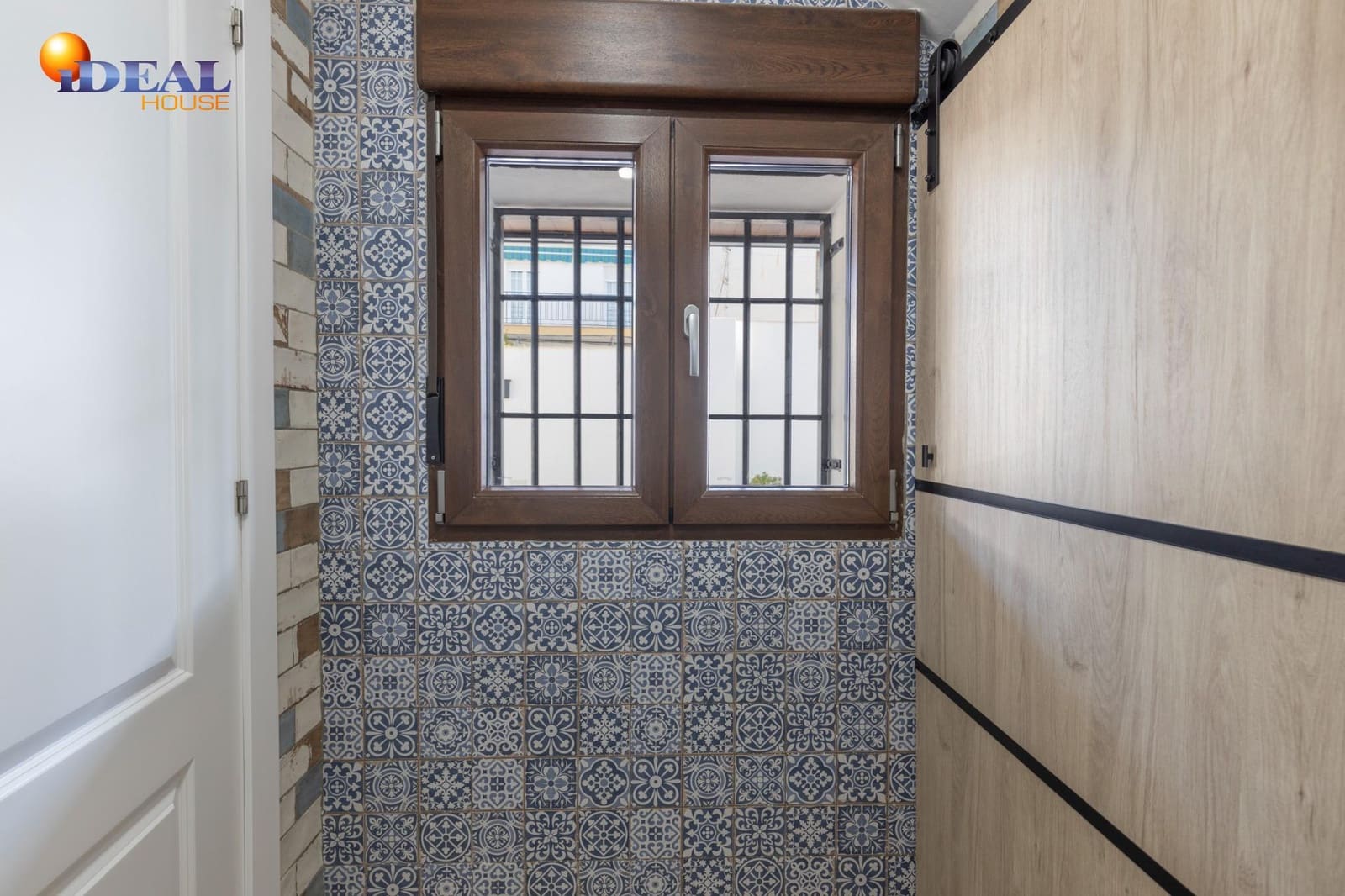 5 bedroom Villa for sale in La Zubia with garage - € 420,000 (Ref: 9472932)