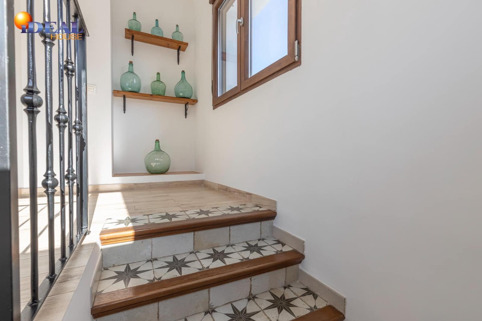 5 bedroom Villa for sale in La Zubia with garage - € 420,000 (Ref: 9472932)