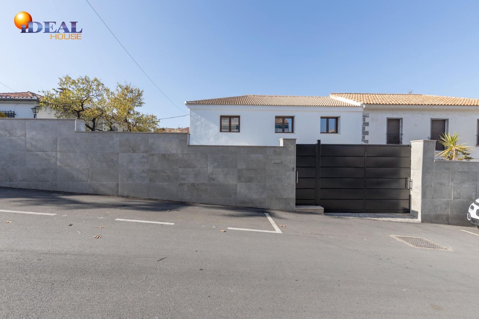 5 bedroom Villa for sale in La Zubia with garage - € 420,000 (Ref: 9472932)