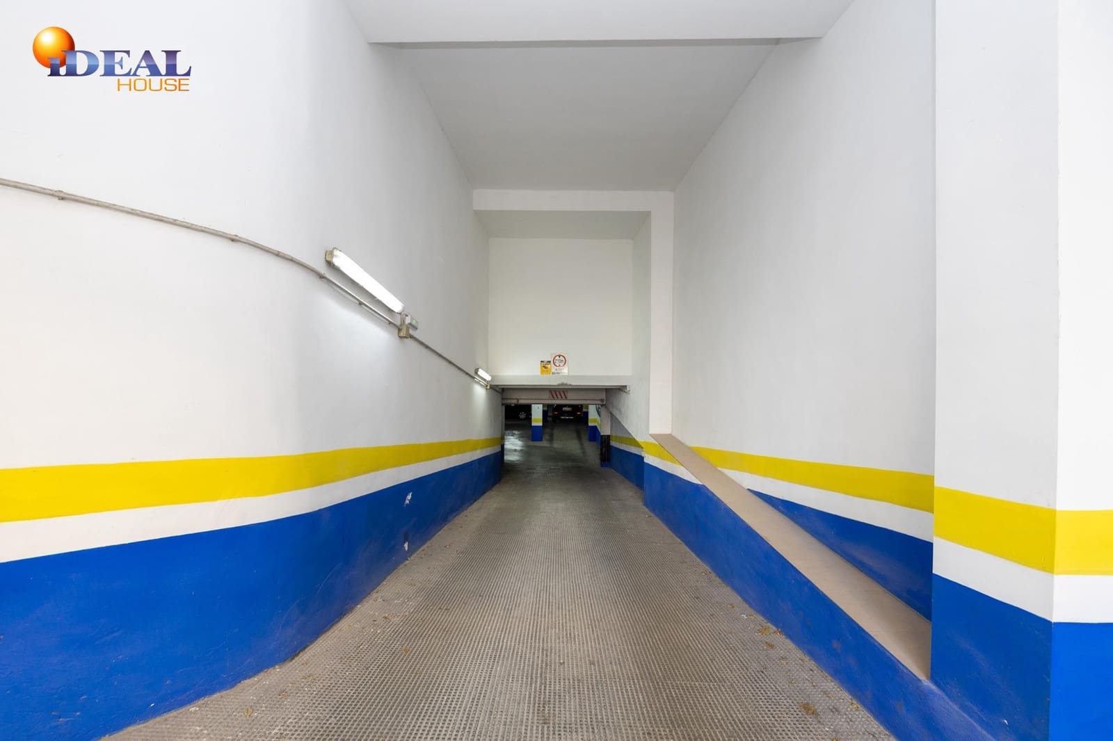 Garage for sale in Granada city - € 45,000 (Ref: 9472934)