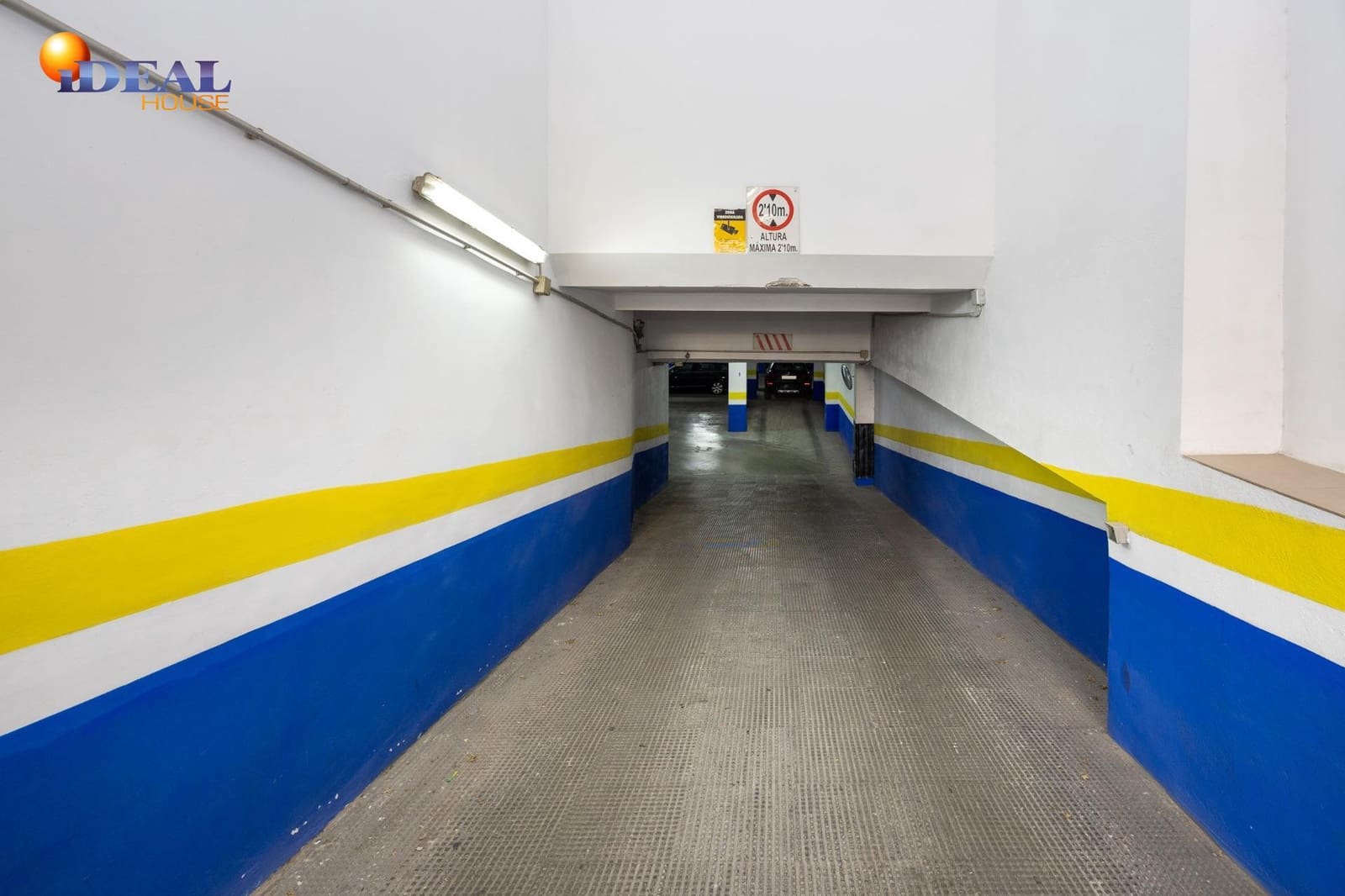 Garage for sale in Granada city - € 45,000 (Ref: 9472934)