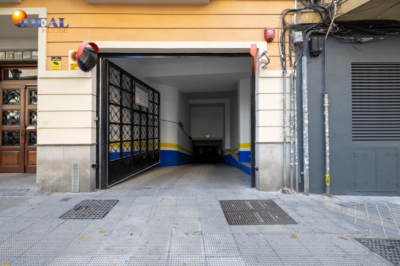 Garage for sale in Granada city - € 45,000 (Ref: 9472934)