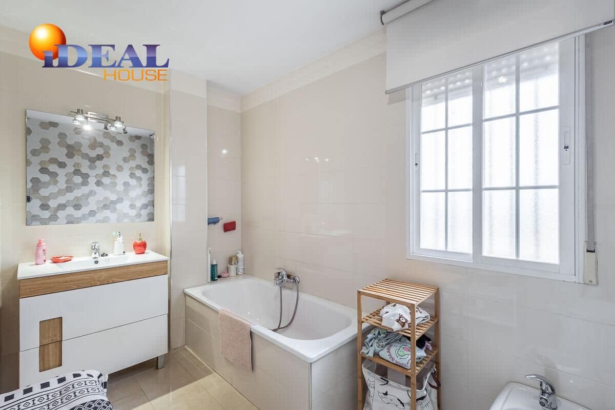 4 camera da letto Villetta a Schiera in vendita in Churriana de la Vega con garage - 375.000 € (Rif: 9472935)