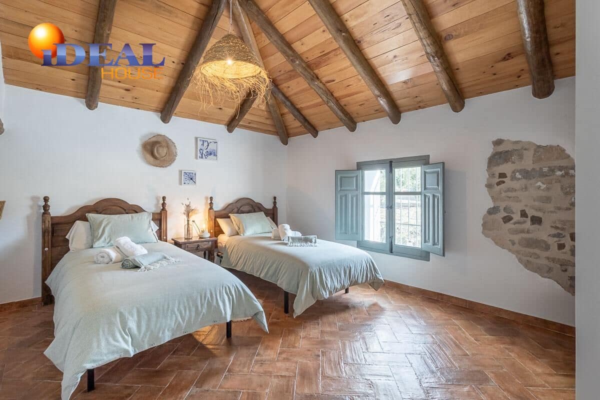 5 quarto Moradia para venda em Montefrio com piscina - 345 000 € (Ref: 9472936)