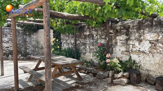 5 quarto Moradia para venda em Montefrío com piscina - 345 000 € (Ref: 9472936)