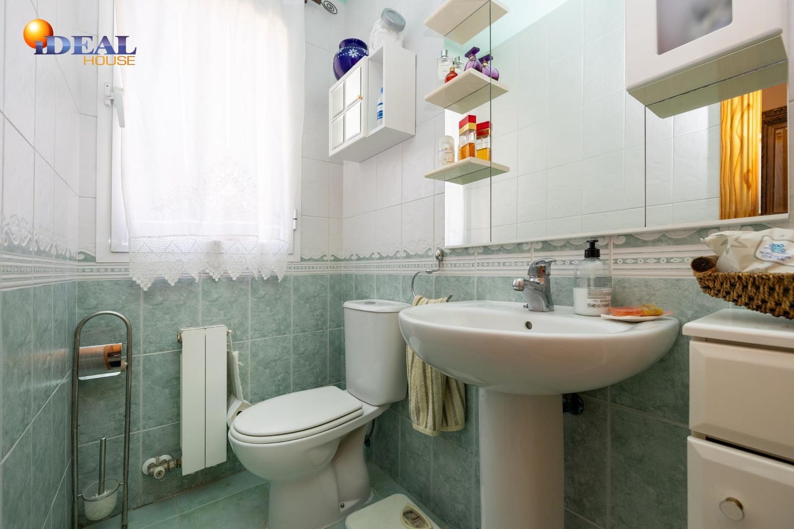 4 makuuhuone Rivitalo myytävänä paikassa Ogijares mukana 
autotalli - 290 000 € (Ref: 9472937)