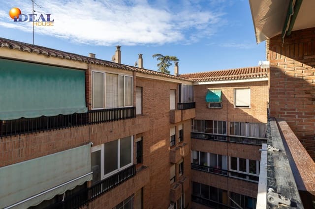 3 soveværelse Lejlighed til salg i Centro, Granada by - € 244.000 (Ref: 9474162)