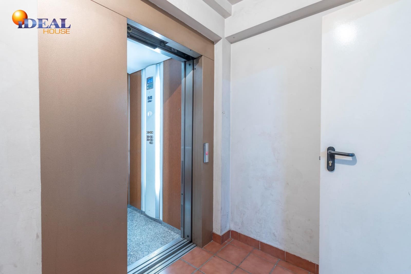 Garage for sale in Santa Fe - € 14,900 (Ref: 9474885)