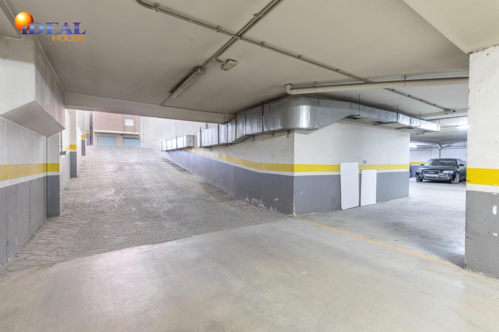 Garage for sale in Santa Fe - € 14,900 (Ref: 9474885)