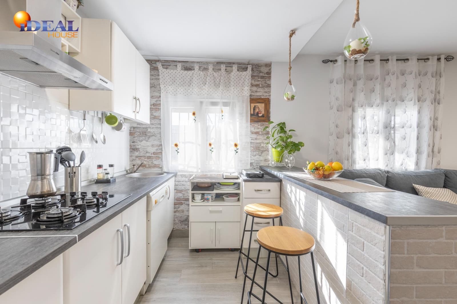 3 soverom Finca/Herregård til salgs i Santa Fe med svømmebasseng garasje - € 199 000 (Ref: 9474888)