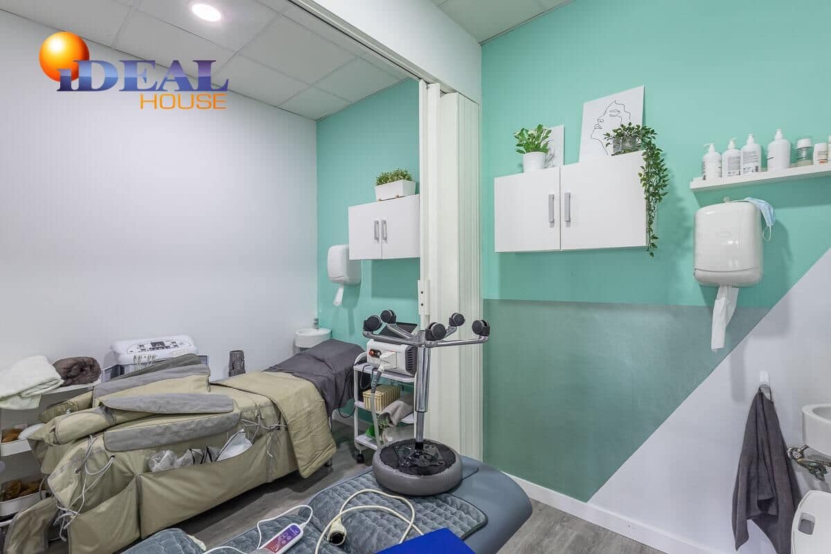 5 Zimmer Gewerbe zu verkaufen in Granada Stadt - 250.000 € (Ref: 9474889)