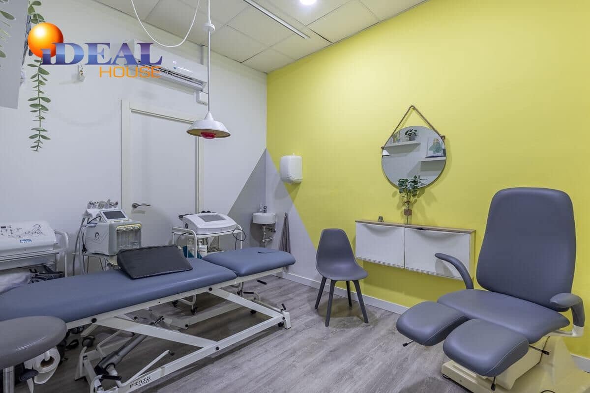 5 Zimmer Gewerbe zu verkaufen in Granada Stadt - 250.000 € (Ref: 9474889)