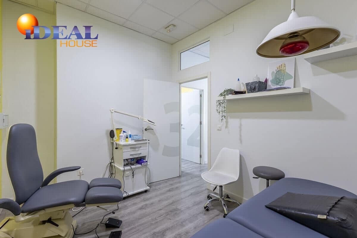 5 Zimmer Gewerbe zu verkaufen in Granada Stadt - 250.000 € (Ref: 9474889)