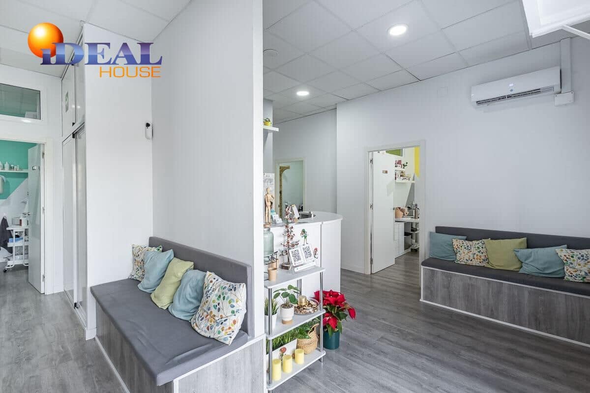 5 Zimmer Gewerbe zu verkaufen in Granada Stadt - 250.000 € (Ref: 9474889)