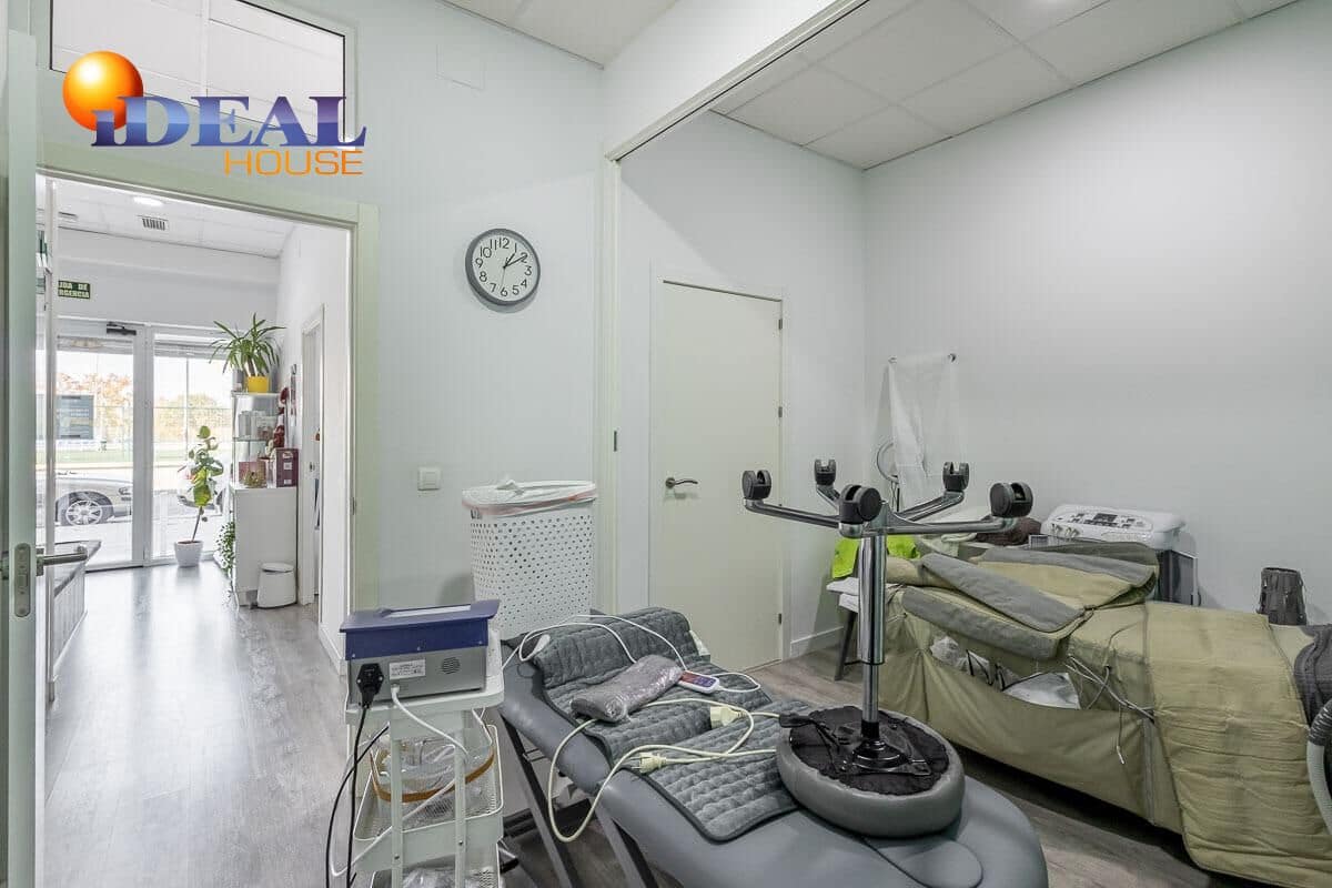 5 Zimmer Gewerbe zu verkaufen in Granada Stadt - 250.000 € (Ref: 9474889)