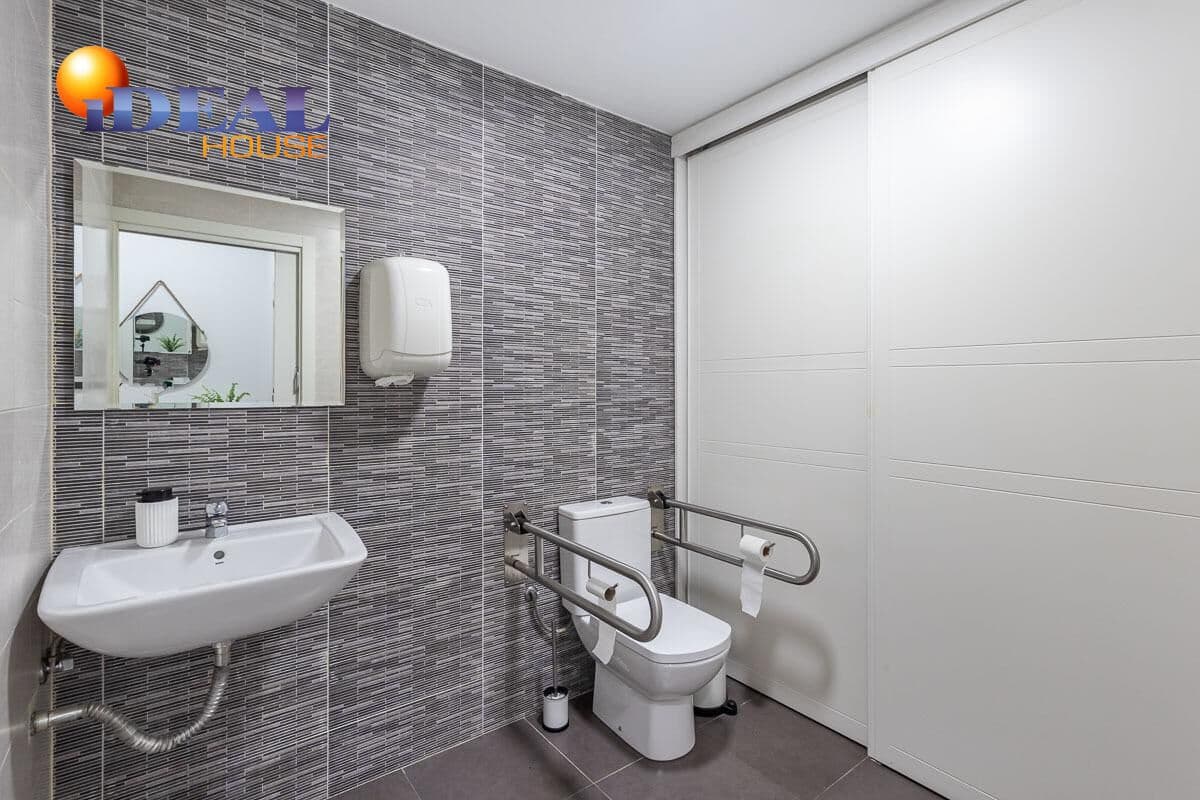 5 Zimmer Gewerbe zu verkaufen in Granada Stadt - 250.000 € (Ref: 9474889)