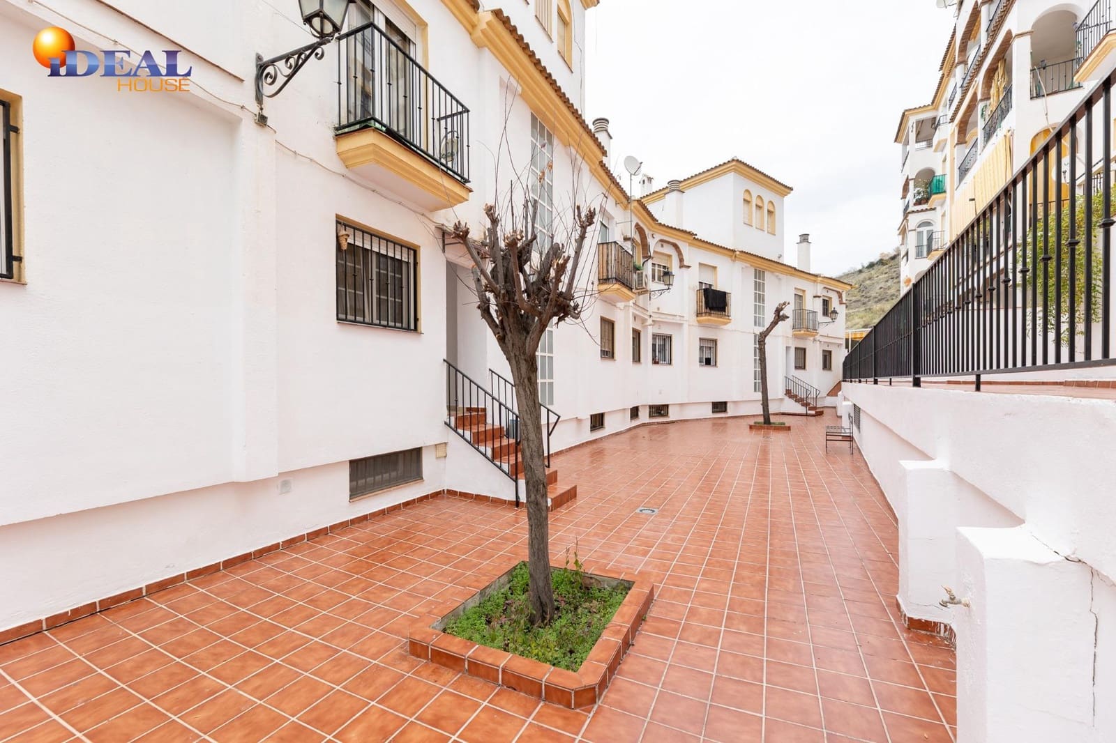 2 bedroom Flat for sale in Cenes de la Vega with pool - € 122,900 (Ref: 9481169)