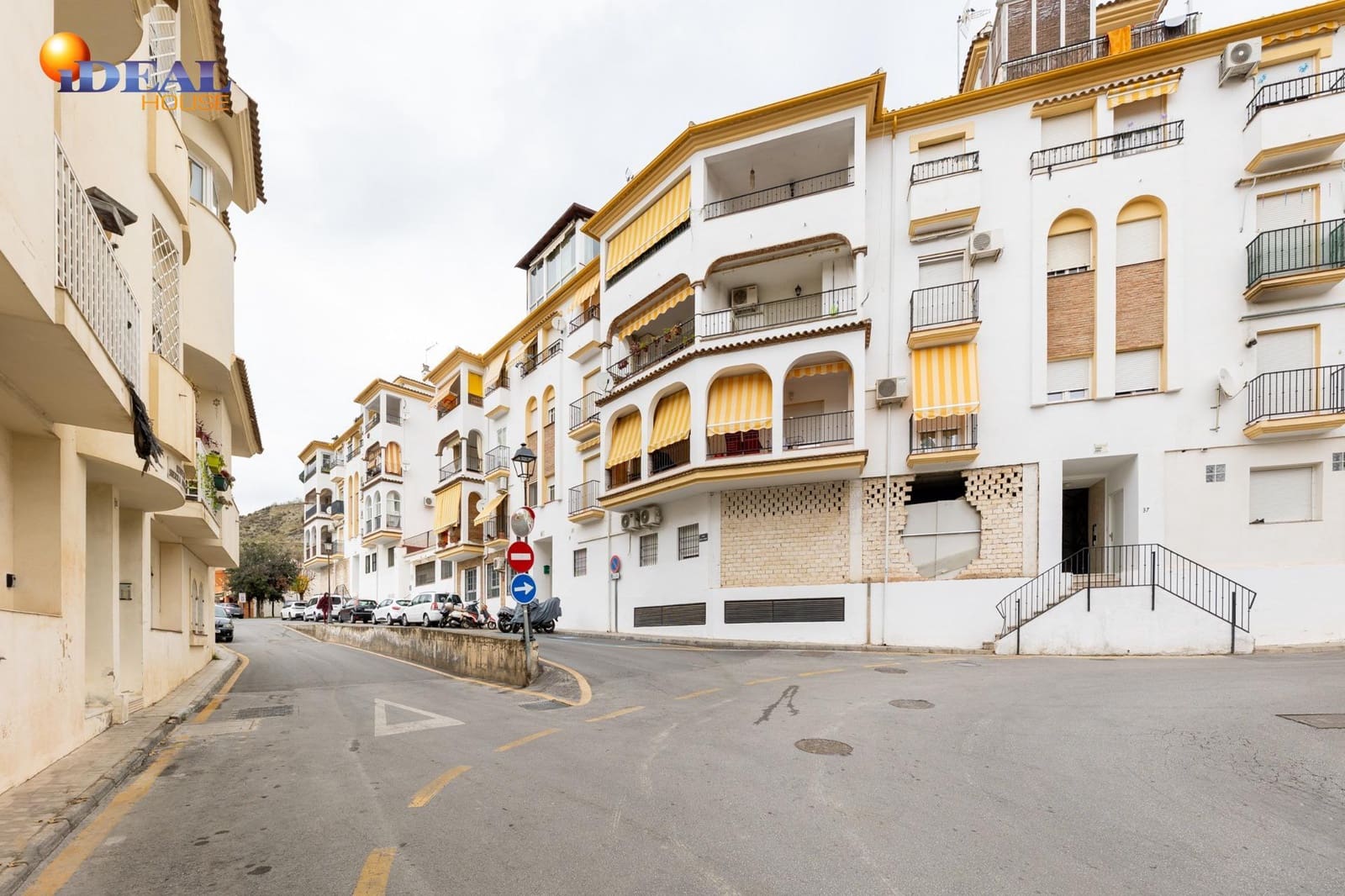 2 bedroom Flat for sale in Cenes de la Vega with pool - € 122,900 (Ref: 9481169)