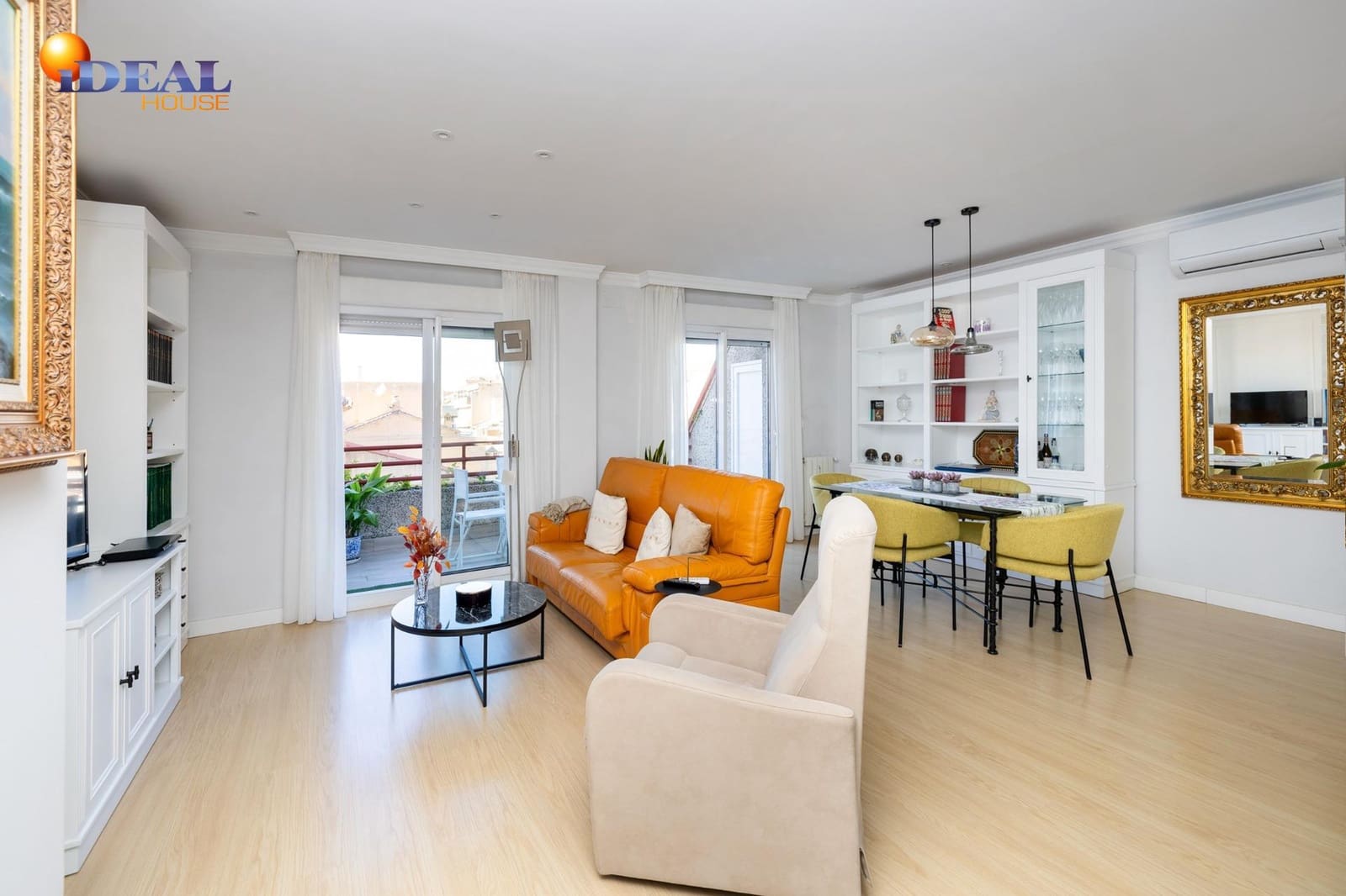 2 bedroom Penthouse for sale in Granada city with garage - € 569,000 (Ref: 9481172)