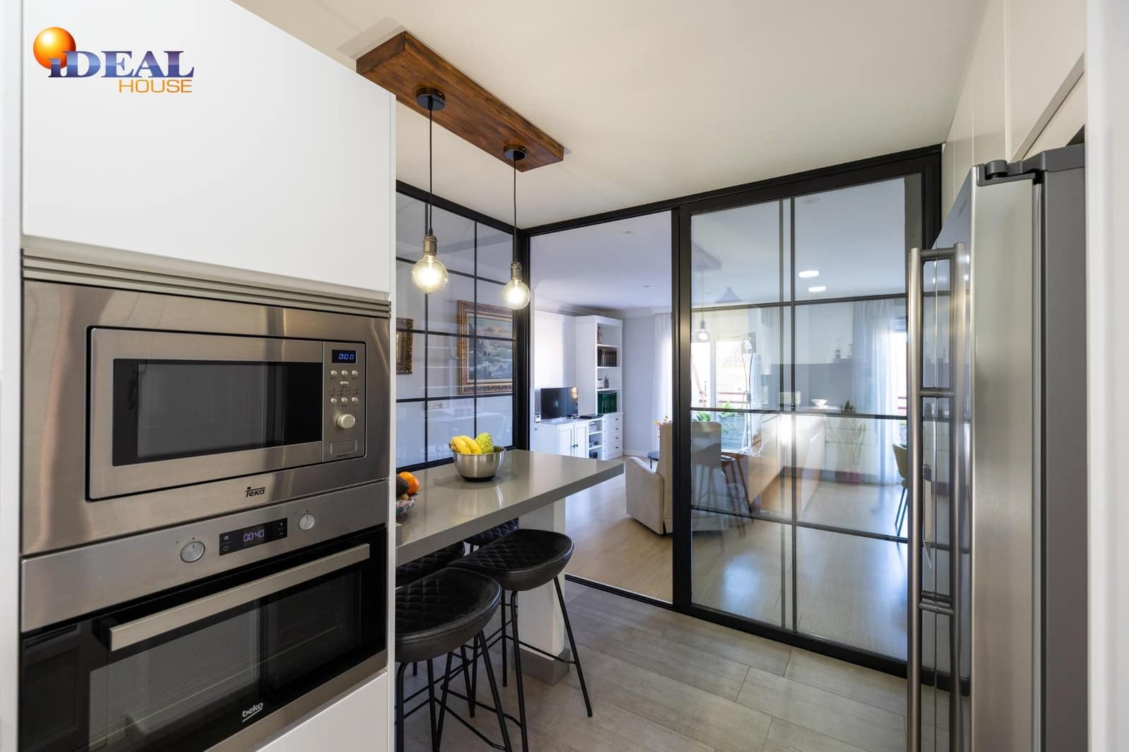 2 bedroom Penthouse for sale in Granada city with garage - € 569,000 (Ref: 9481172)