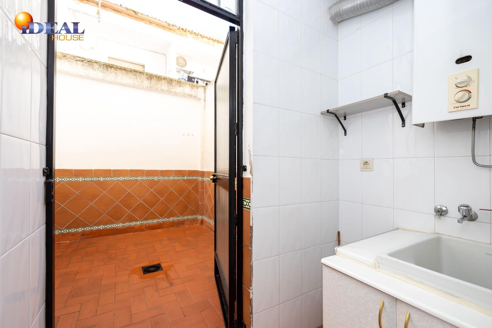 4 makuuhuone Rivitalo myytävänä paikassa Maracena mukana 
autotalli - 260 000 € (Ref: 9482011)