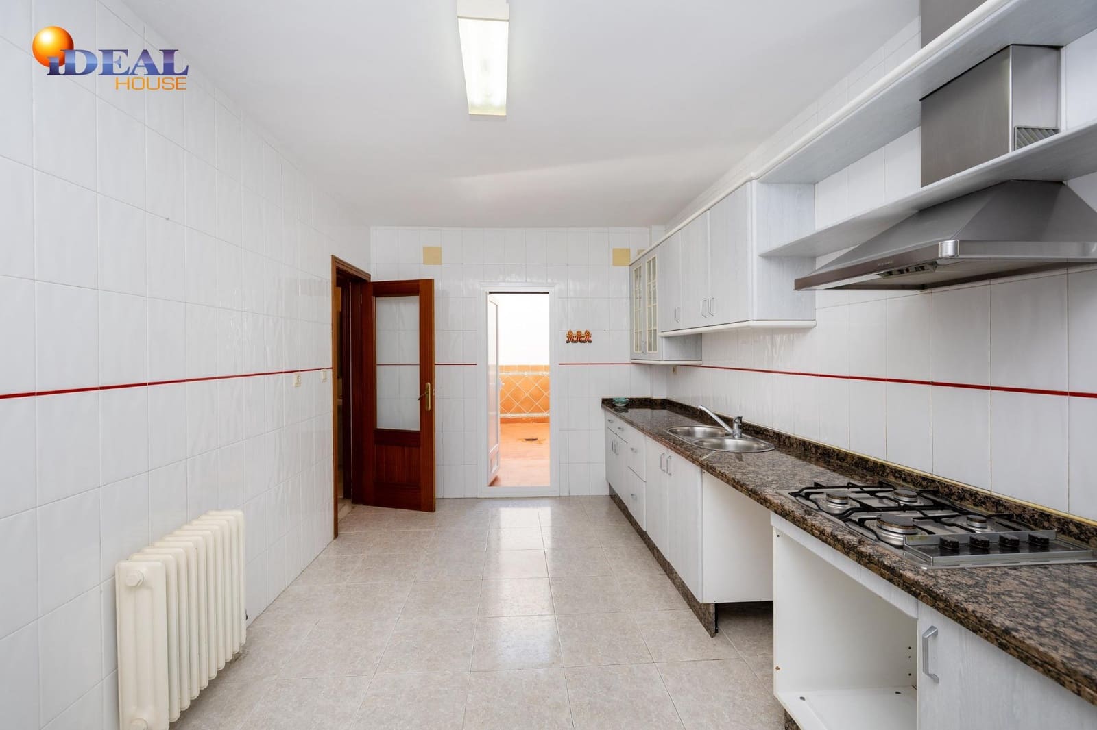 4 makuuhuone Rivitalo myytävänä paikassa Maracena mukana 
autotalli - 260 000 € (Ref: 9482011)