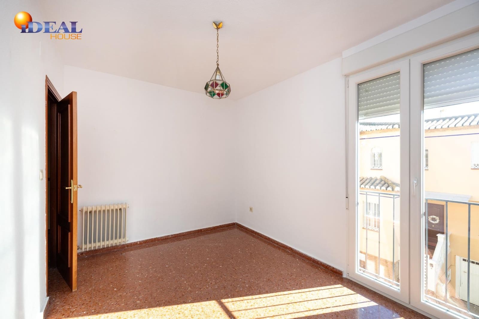 4 makuuhuone Rivitalo myytävänä paikassa Maracena mukana 
autotalli - 260 000 € (Ref: 9482011)