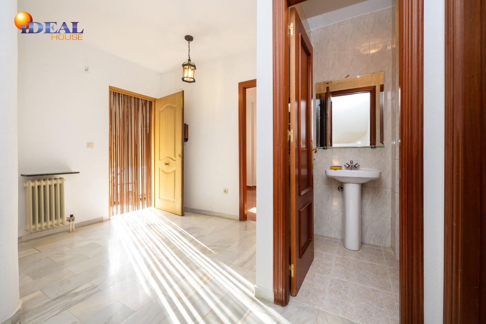 4 makuuhuone Rivitalo myytävänä paikassa Maracena mukana 
autotalli - 260 000 € (Ref: 9482011)