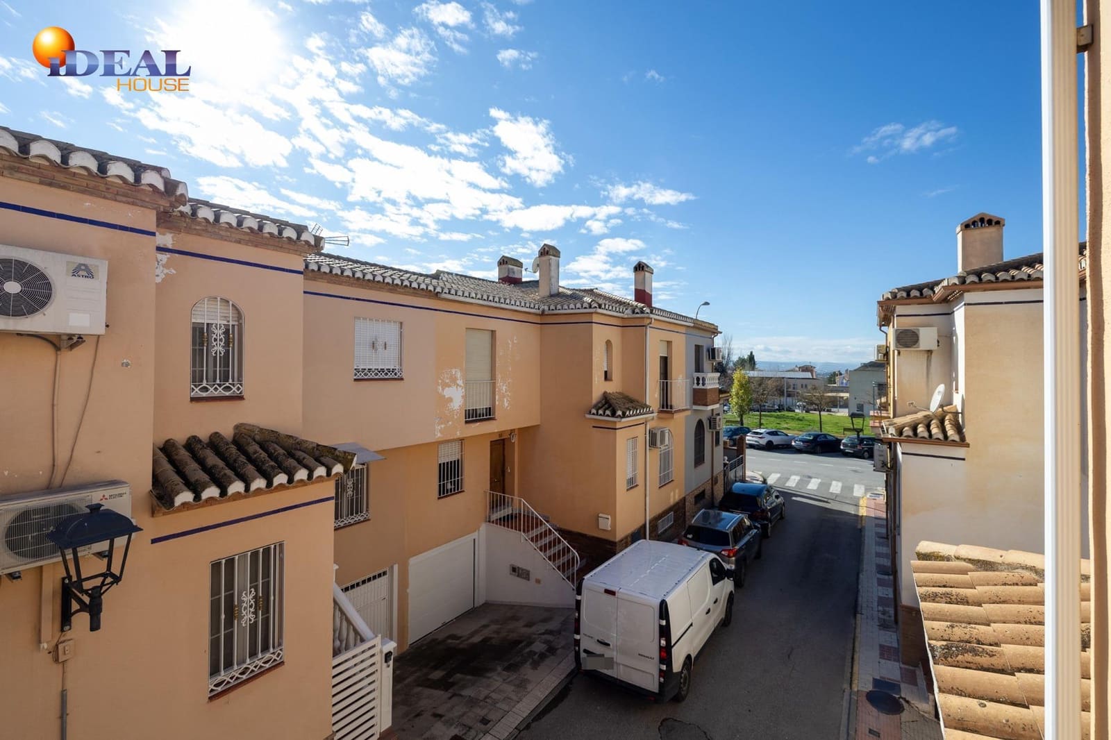 4 makuuhuone Rivitalo myytävänä paikassa Maracena mukana 
autotalli - 260 000 € (Ref: 9482011)