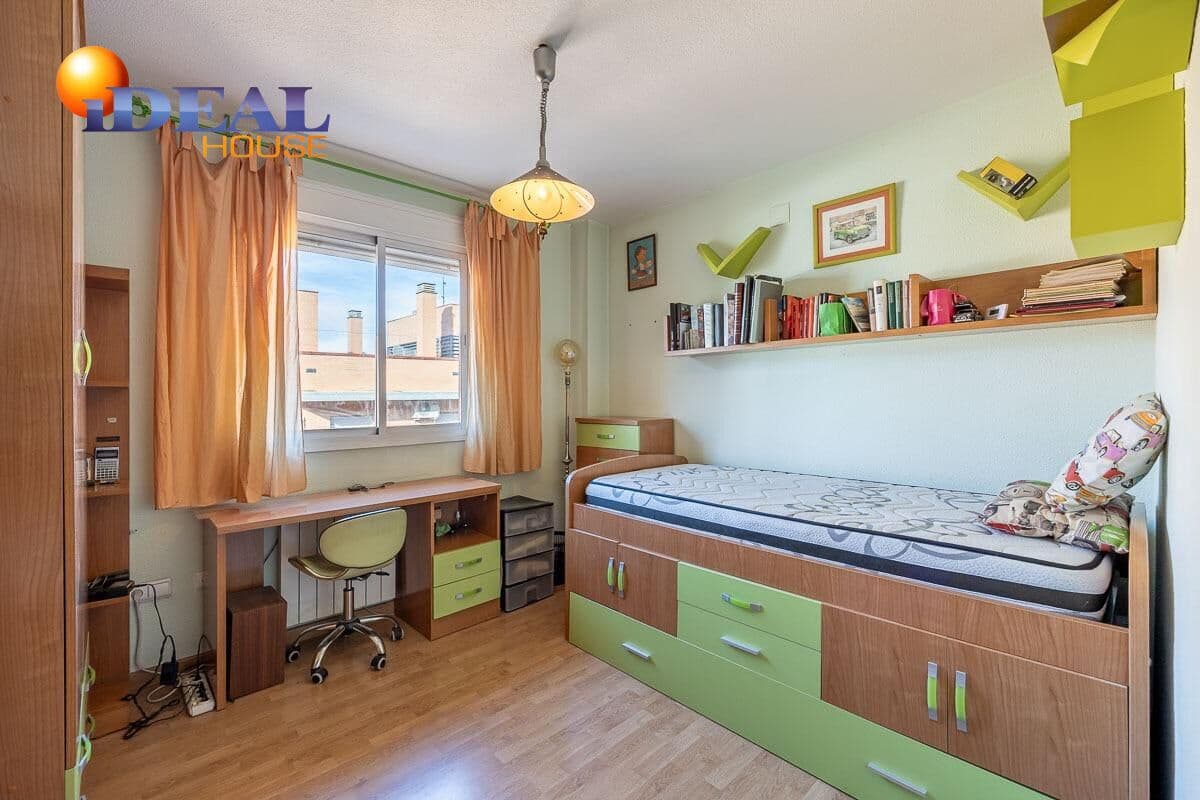 Piso de 3 habitaciones en Granada ciudad en venta con garaje - 249.500 € (Ref: 9483508)