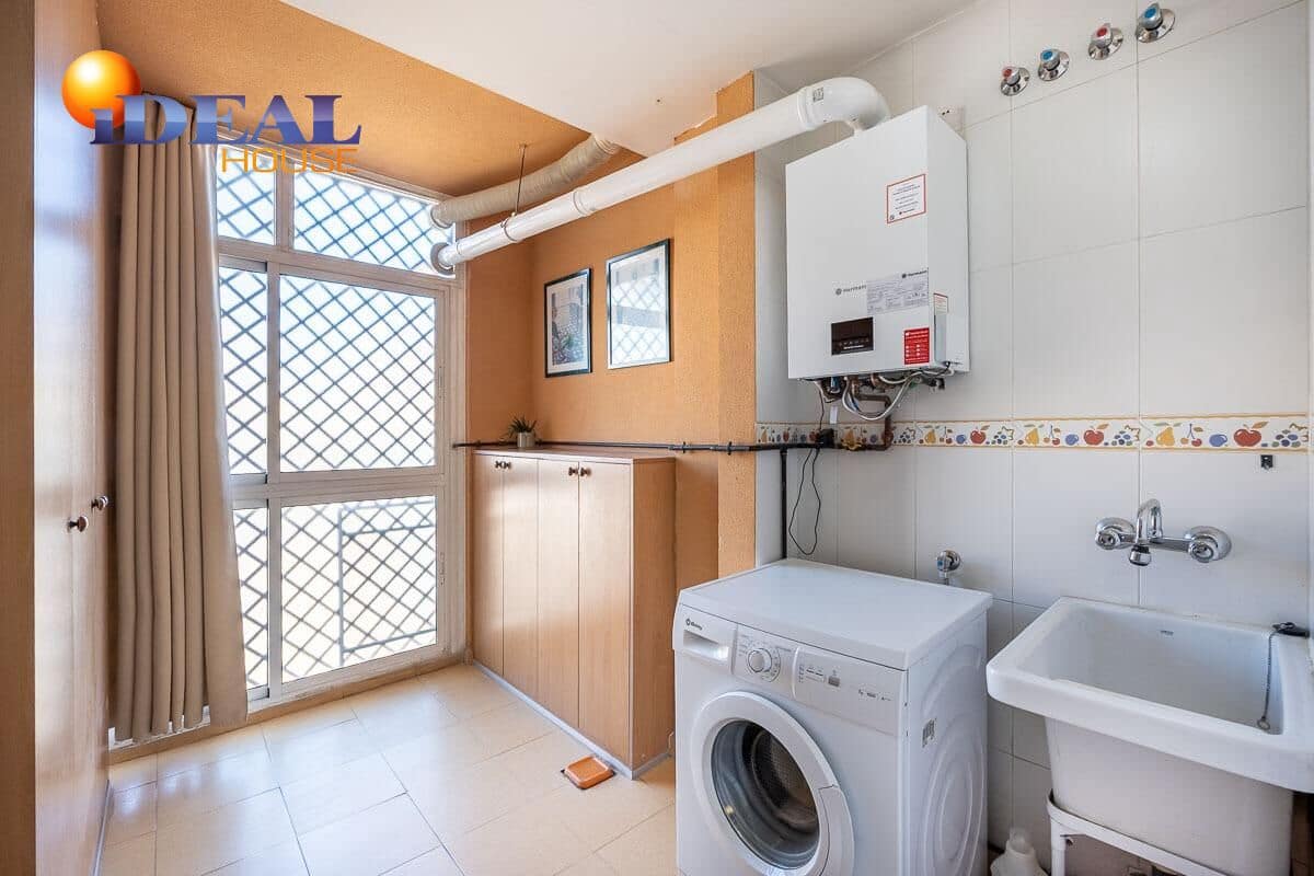 Piso de 3 habitaciones en Granada ciudad en venta con garaje - 249.500 € (Ref: 9483508)