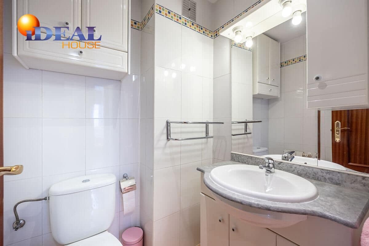 Piso de 3 habitaciones en Granada ciudad en venta con garaje - 249.500 € (Ref: 9483508)