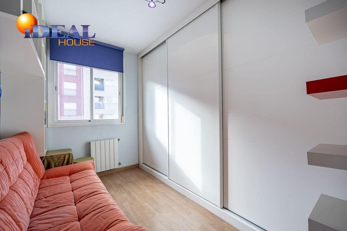 Piso de 3 habitaciones en Granada ciudad en venta con garaje - 249.500 € (Ref: 9483508)