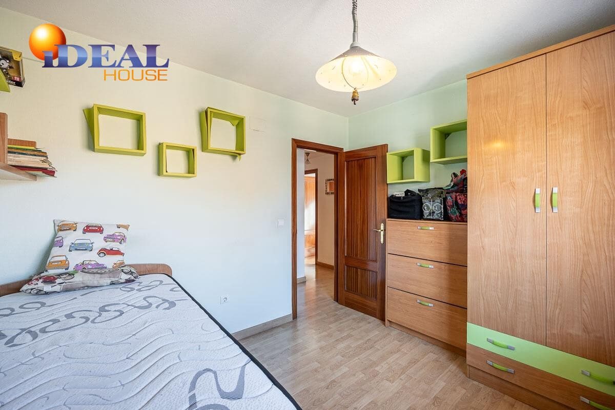 Piso de 3 habitaciones en Granada ciudad en venta con garaje - 249.500 € (Ref: 9483508)