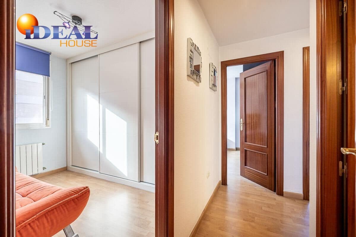 Piso de 3 habitaciones en Granada ciudad en venta con garaje - 249.500 € (Ref: 9483508)