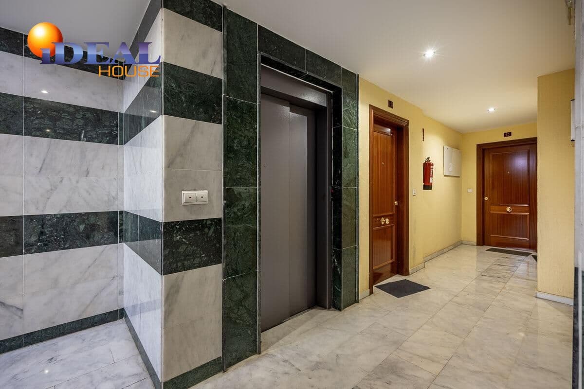 Piso de 3 habitaciones en Granada ciudad en venta con garaje - 249.500 € (Ref: 9483508)