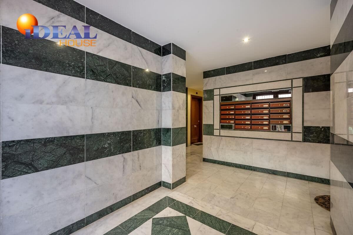 Piso de 3 habitaciones en Granada ciudad en venta con garaje - 249.500 € (Ref: 9483508)