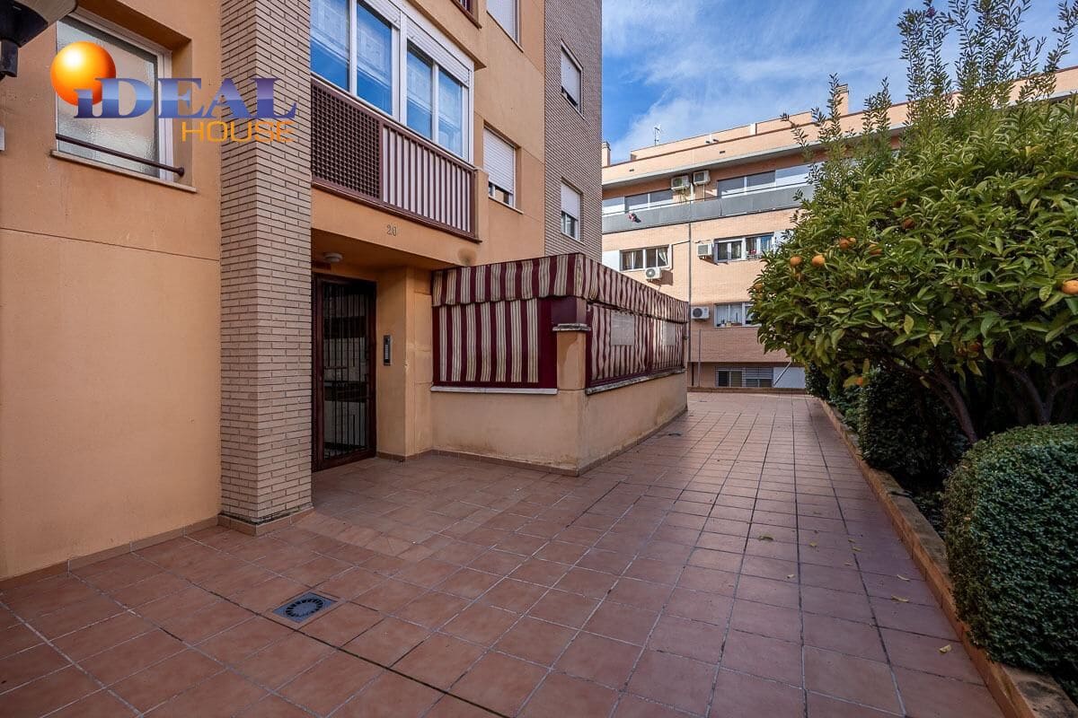 Piso de 3 habitaciones en Granada ciudad en venta con garaje - 249.500 € (Ref: 9483508)