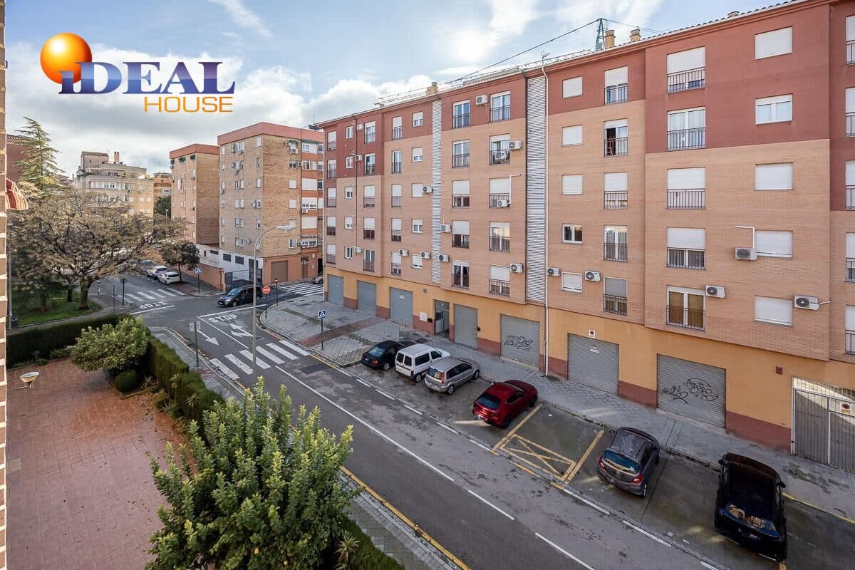 Piso de 3 habitaciones en Granada ciudad en venta con garaje - 249.500 € (Ref: 9483508)