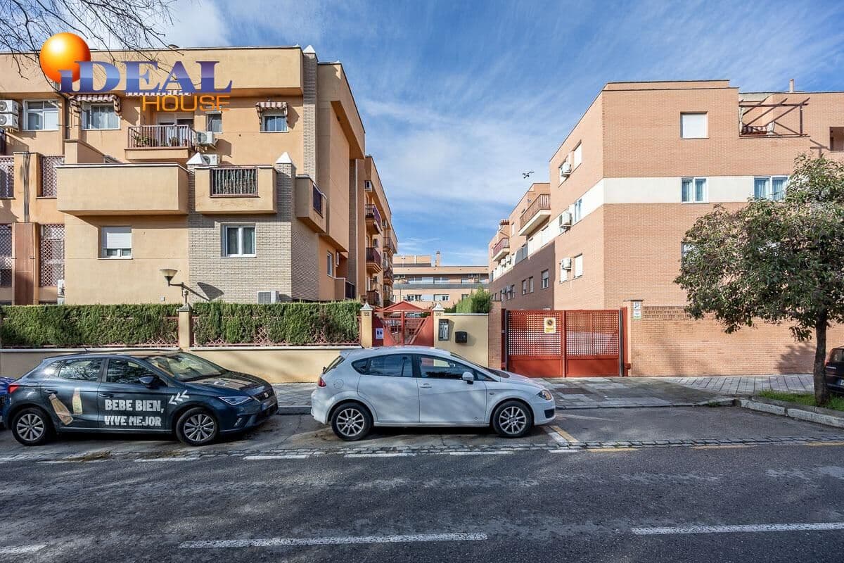Piso de 3 habitaciones en Granada ciudad en venta con garaje - 249.500 € (Ref: 9483508)