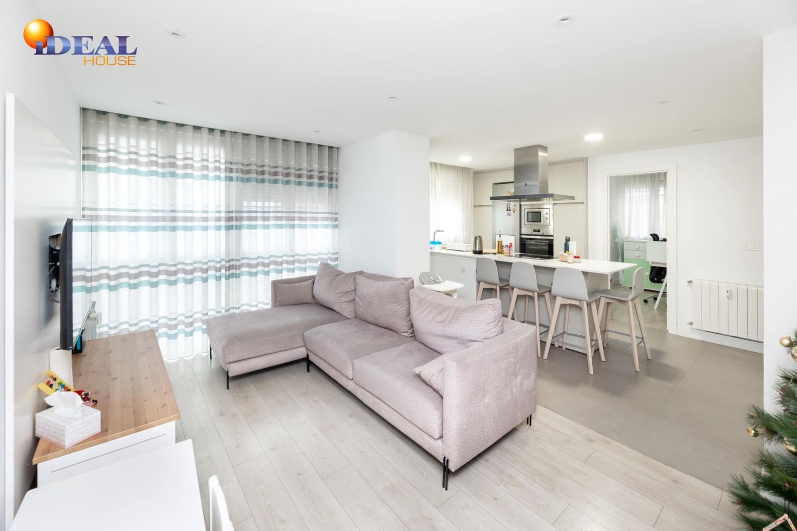 4 bedroom Flat for sale in Granada city - € 375,000 (Ref: 9488333)