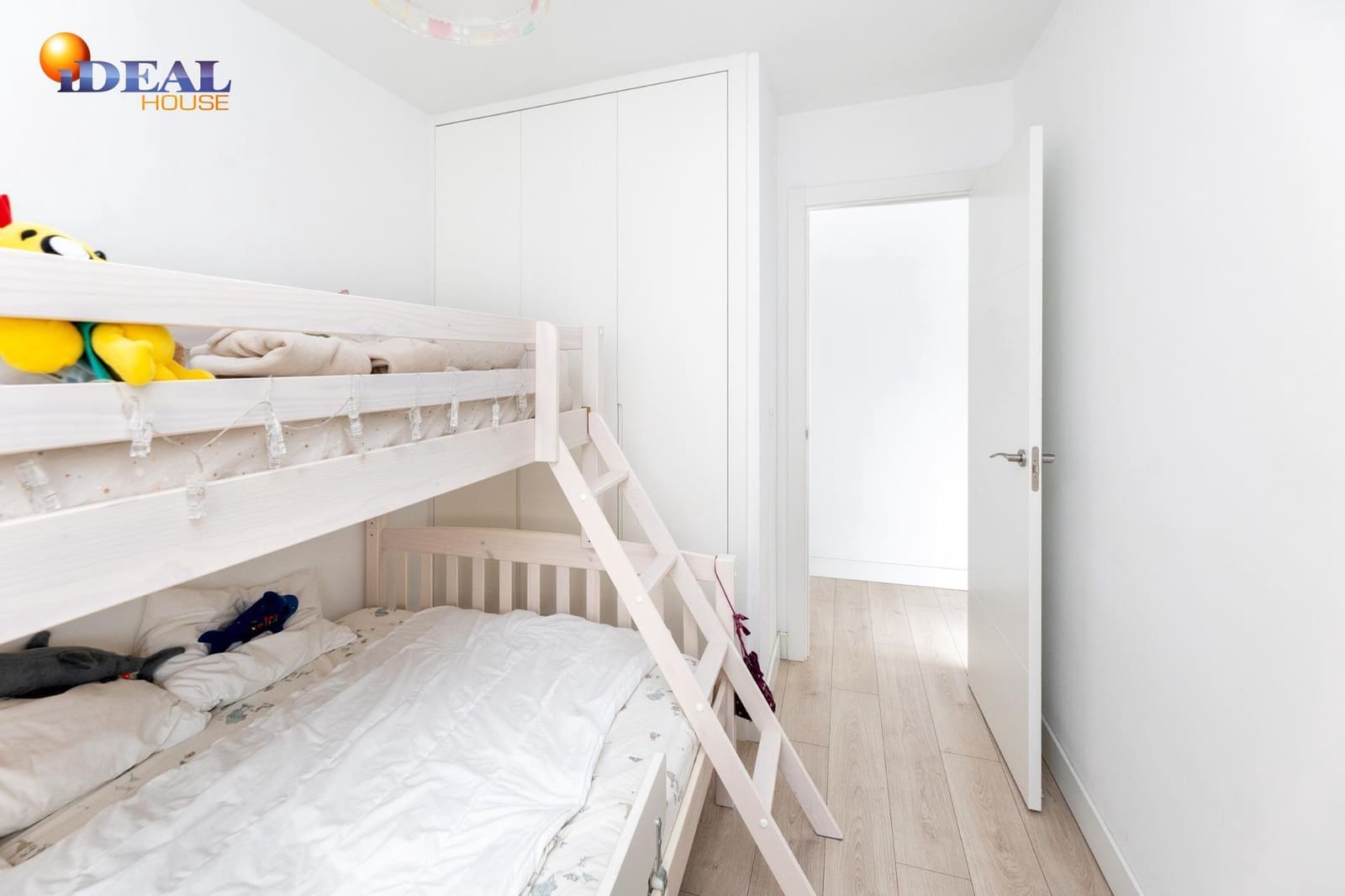 4 bedroom Flat for sale in Granada city - € 375,000 (Ref: 9488333)