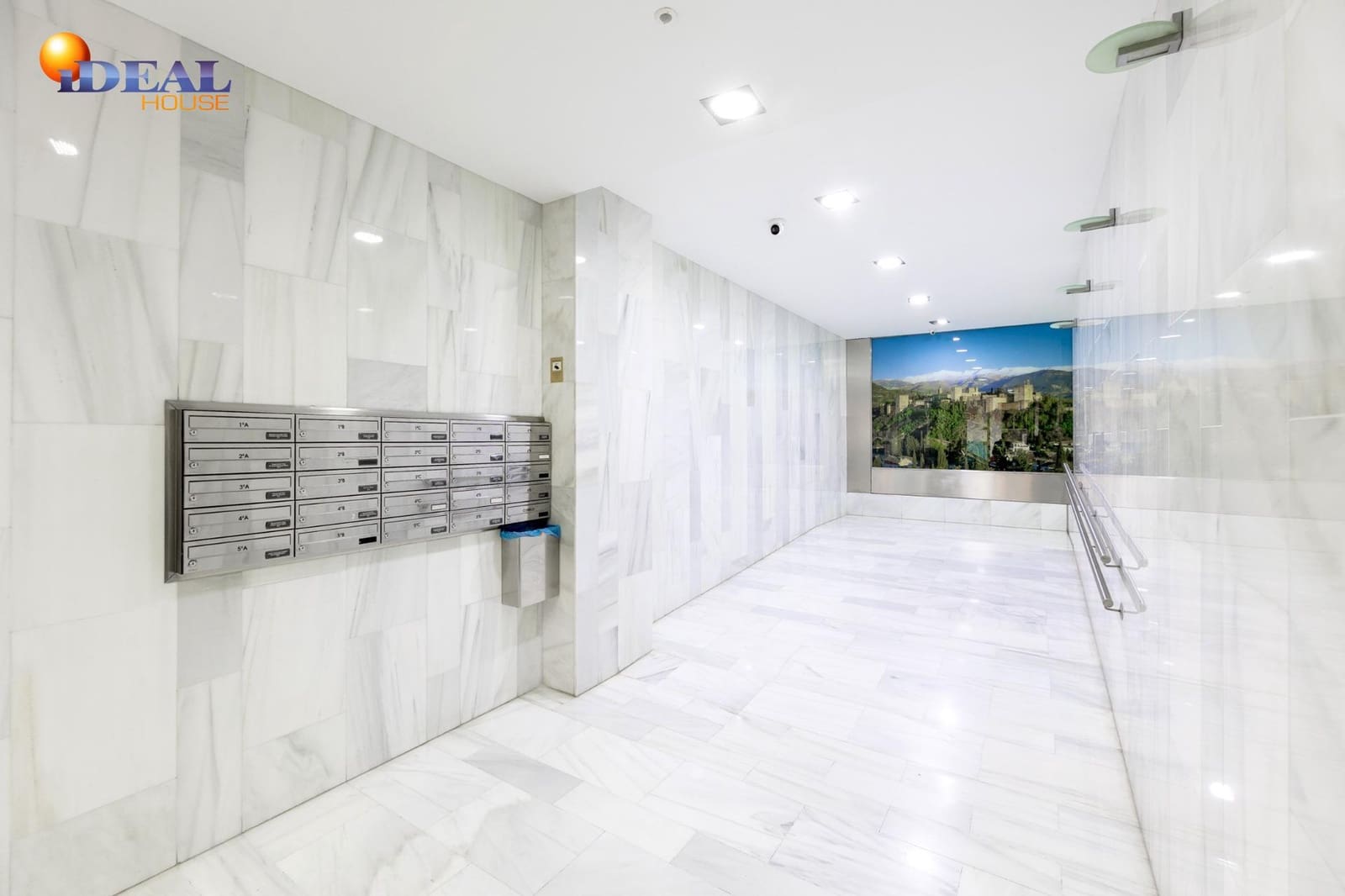 4 bedroom Flat for sale in Granada city - € 375,000 (Ref: 9488333)