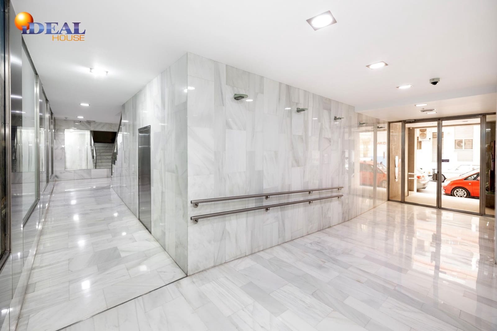 4 bedroom Flat for sale in Granada city - € 375,000 (Ref: 9488333)