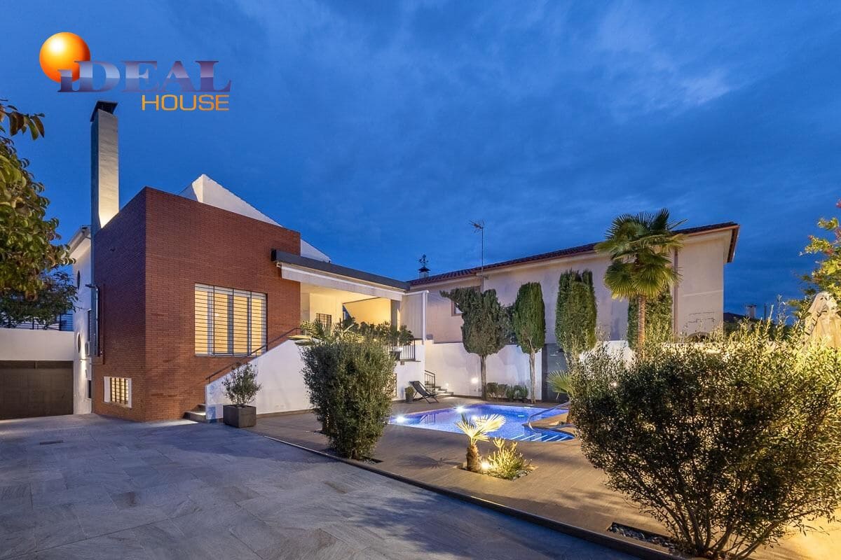 5 bedroom Villa for sale in Gojar with pool garage - € 690,000 (Ref: 9488336)