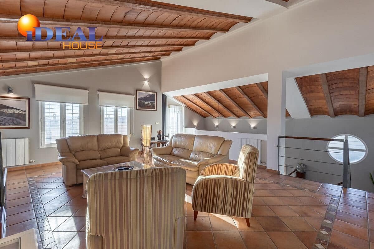 5 bedroom Villa for sale in Gojar with pool garage - € 690,000 (Ref: 9488336)